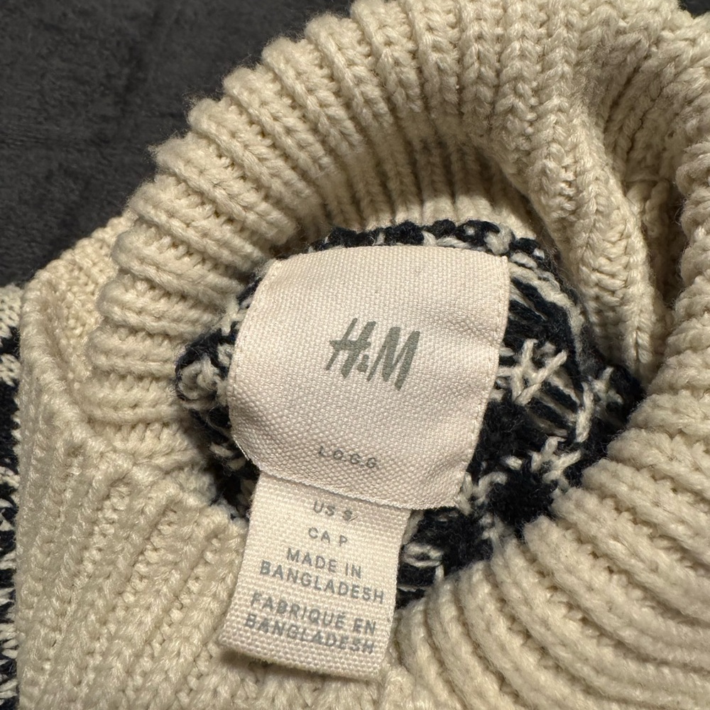 H&M Black and White Turtleneck Sweater with Geometric Patterns - Picture 3 of 3